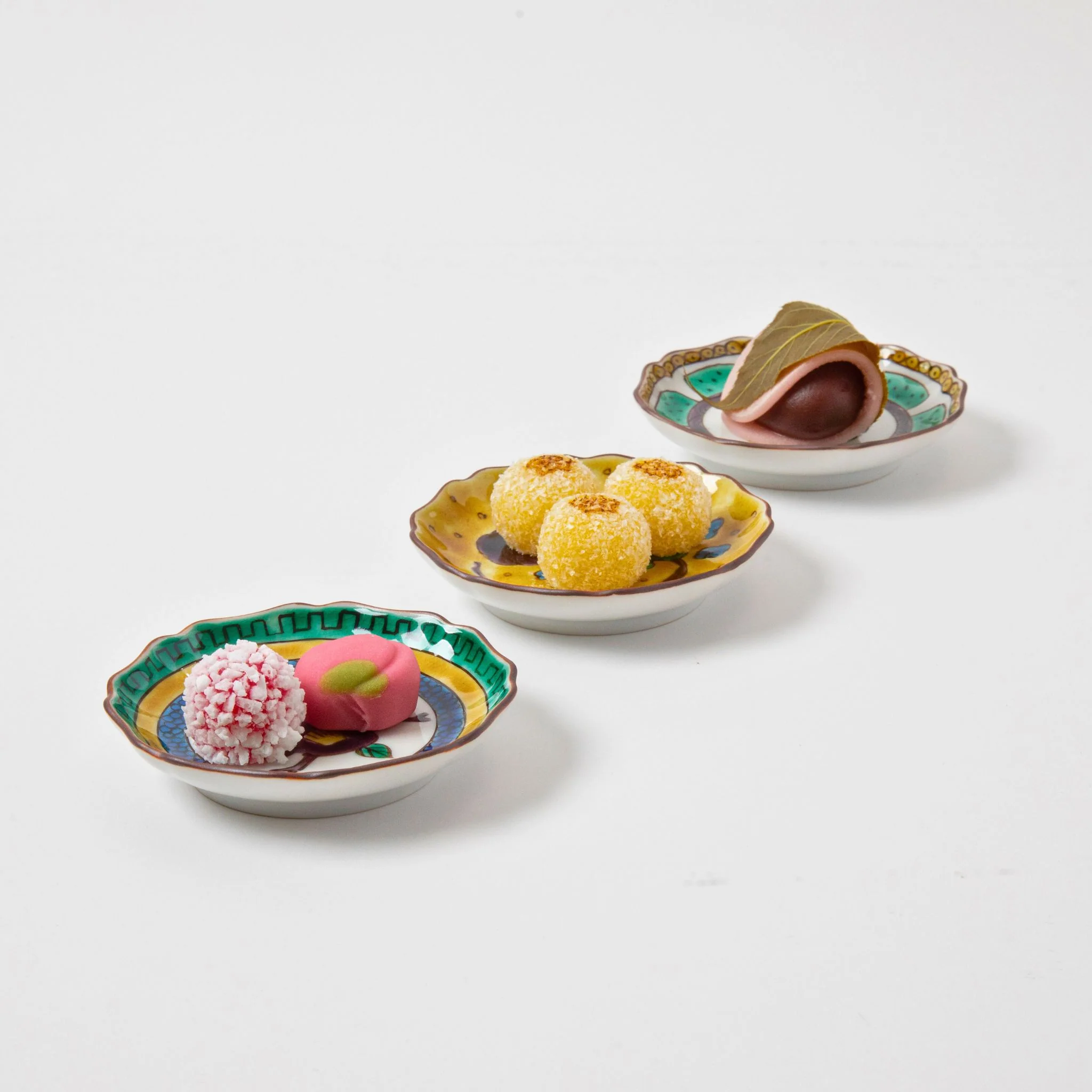 Bird Patterned Petal Rimmed Circle Plate - Image 6
