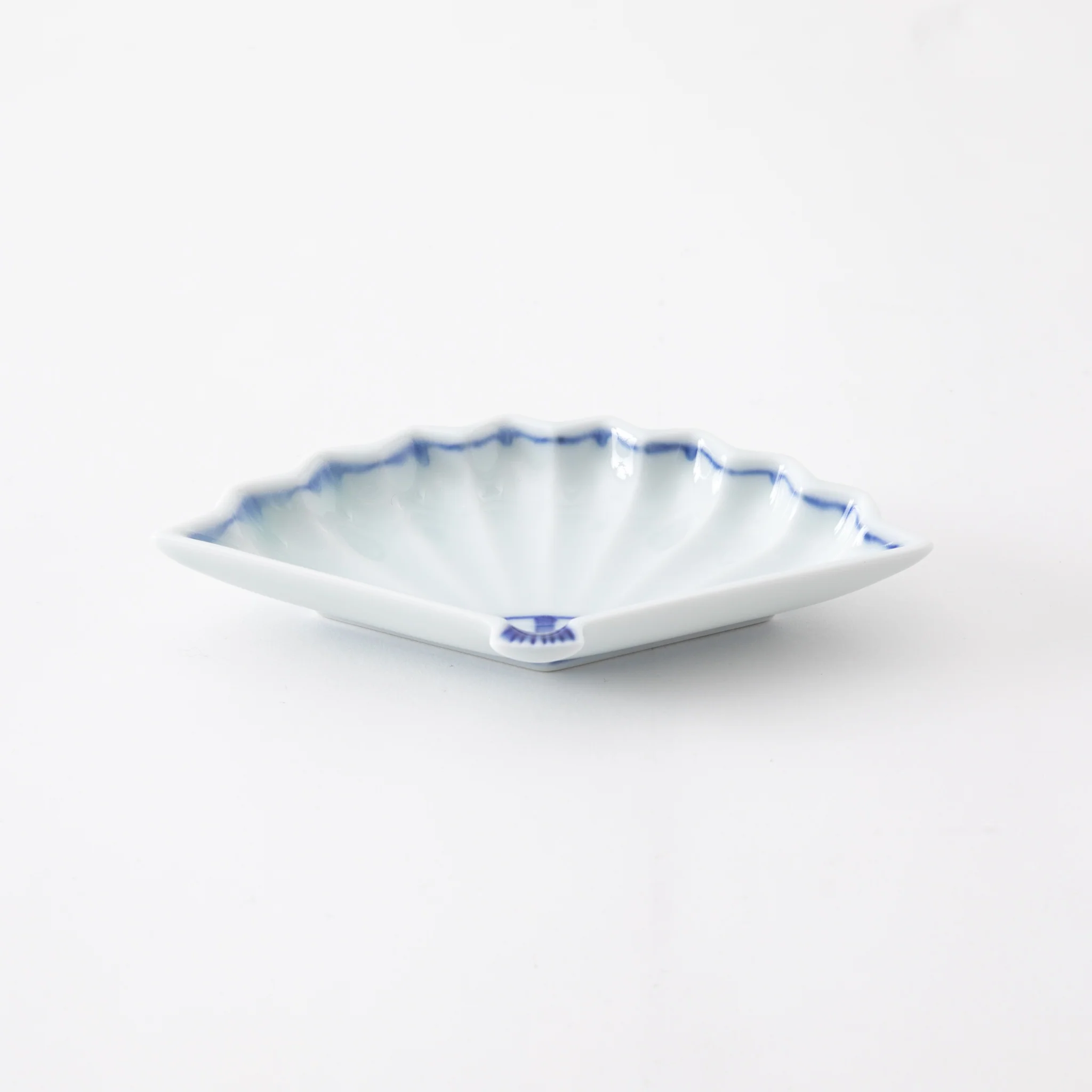 Keizan Kiln Arita Folding Fan-Shaped Sauce Dish - Image 3