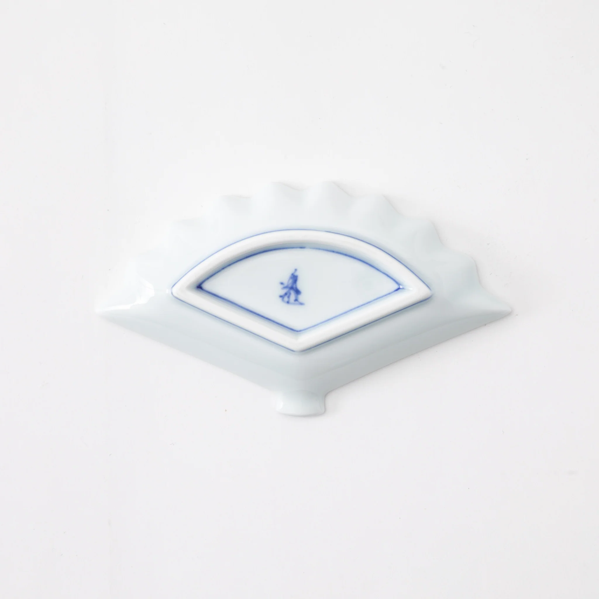 Keizan Kiln Arita Sansui Fan-Shaped Sauce Dish - Image 3