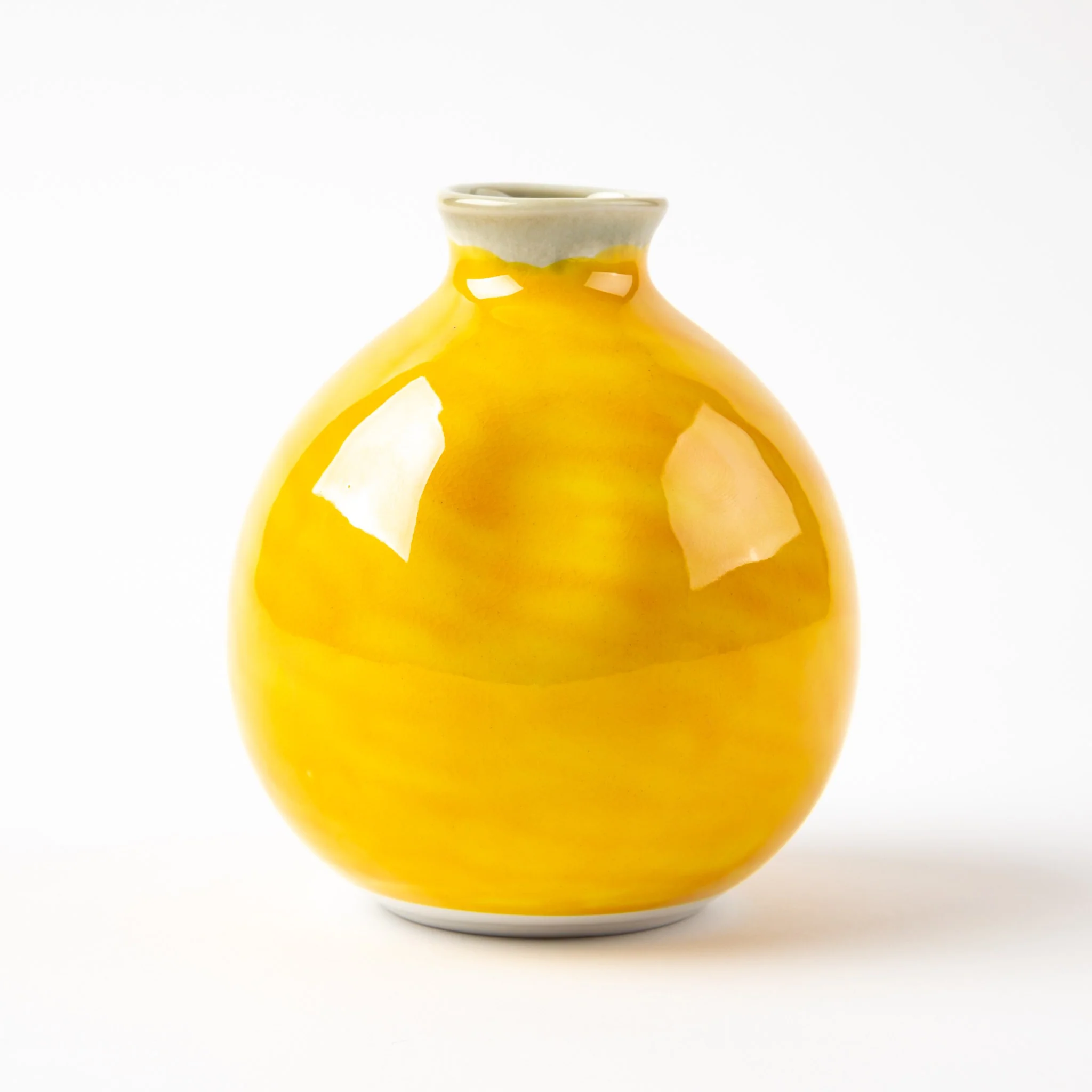Kutani Yoshidaya Bird on Cherry Blossom Sake Set - Image 5