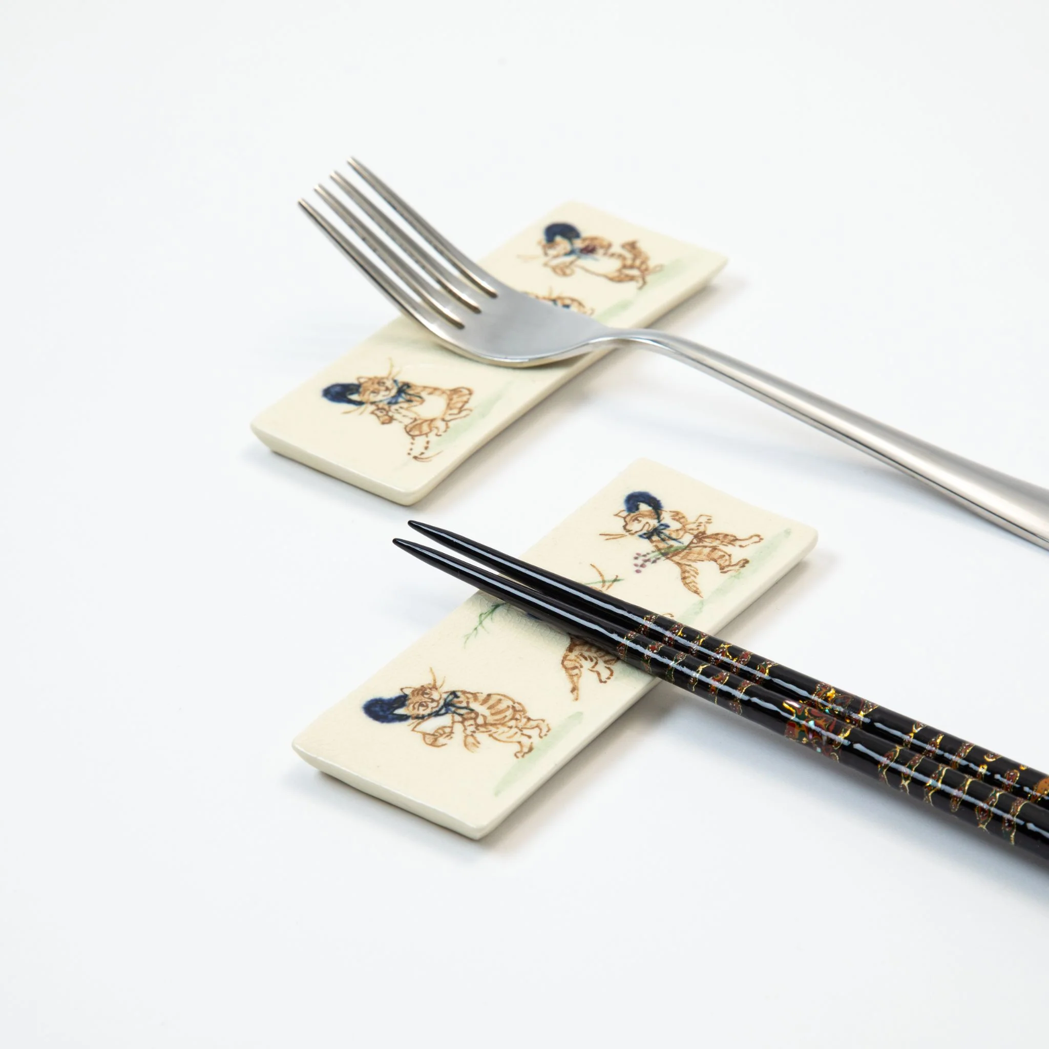 Kozan-ji Temple Cat Cutlery Rest - Image 3